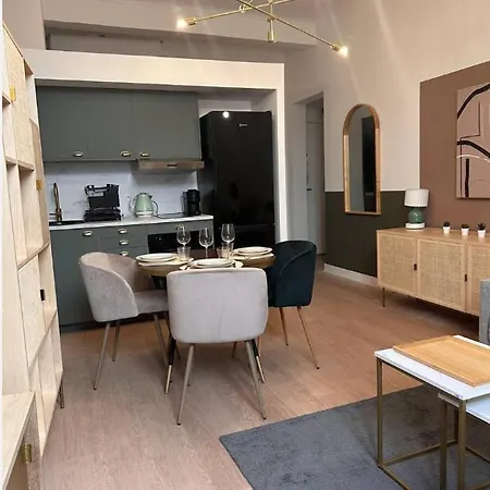 A Deux Pas Des Arenes De