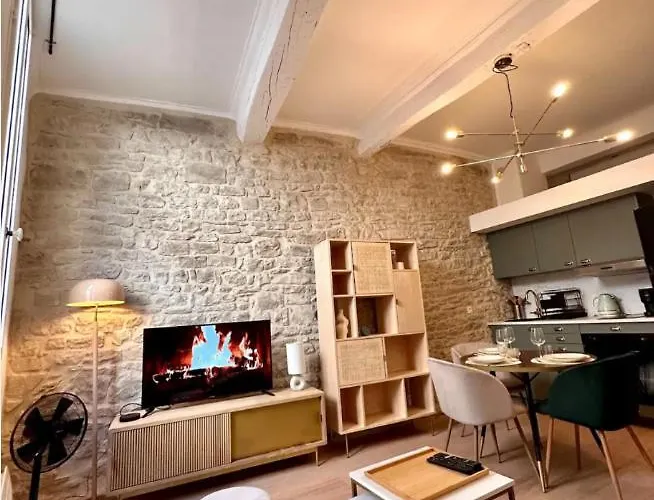 A Deux Pas Des Arenes De * Nîmes